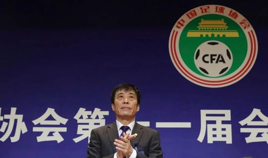 他们终究撕开了夜幕，让光照了进来。